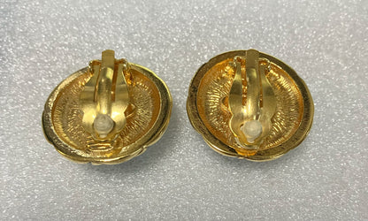 CHANEL Vintage Matelassé Earrings Gold Black Quilted Design Set